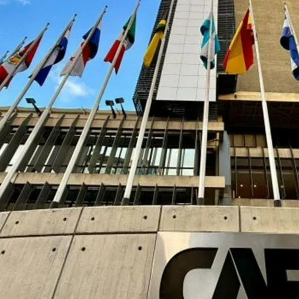 CAF pone a disposición del Gobierno recursos del programa de US$9.000 millones para enfrentar impactos del terremoto