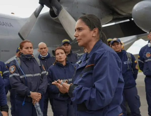 Bomberos de Bogotá rescataron a dos personas atrapadas bajo los escombros en Cali tras terremoto 