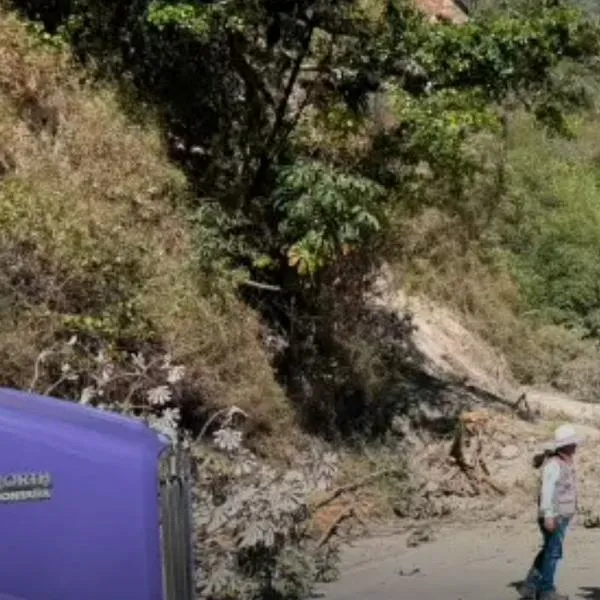 Terremoto en Colombia mantiene varios corredores viales restringidos por deslizamientos