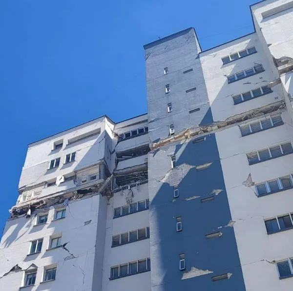Conozca la tragedia del edificio Invico en la avenida Circunvalar de Pereira tras el sismo de 7.4, el uso de una grúa para el rescate y balance. 