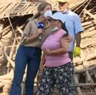 Conozca el emotivo momento en que la corresponsal Mayra Tenorio rompe en llanto junto a una comerciante afectada por el terremoto en Roldanillo. 
