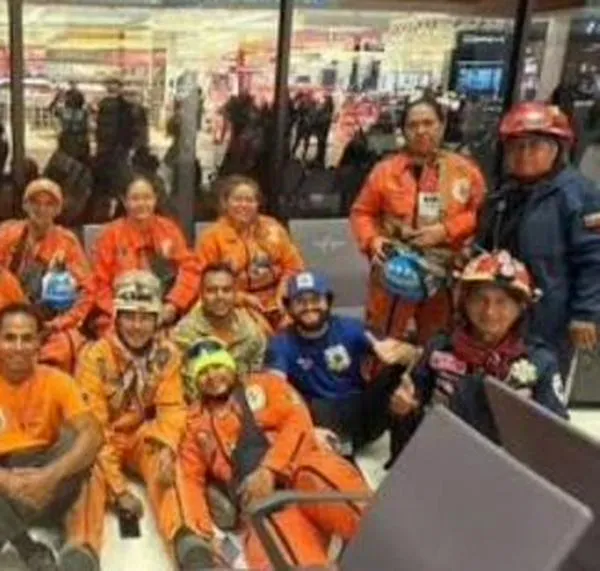 Topos Azteca llegan a Colombia para reforzar la búsqueda de sobrevivientes tras el terremoto