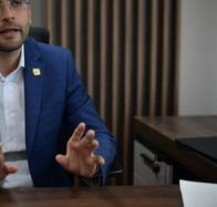 “Nos desmontamos de esas definiciones de etiquetas de derecha”: Cadavid sobre el uribismo