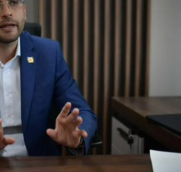 “Nos desmontamos de esas definiciones de etiquetas de derecha”: Cadavid sobre el uribismo