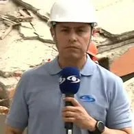 Periodista de Noticias Caracol mostró señal de los rescatistas en el terremoto