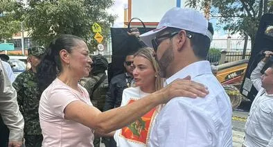 Ana Lucía Pineda, primera dama, da balance de ayudas por el terremoto Colombia