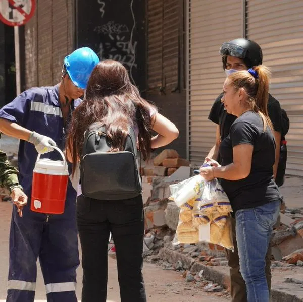 Ayudas en el terremoto que sacudió Colombia 