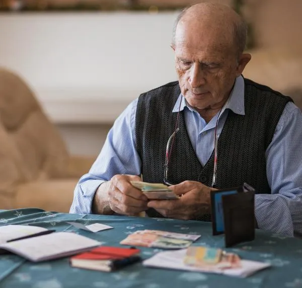 Imagen de referencia de pensionados en Colombia 