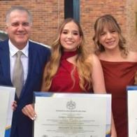 Jairo Saavedra, Vicky Caicedo y sus tres hijas /  IG: @camilam360