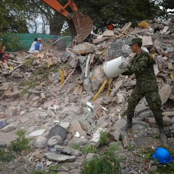 Conozca la historia del rescate de un menor que sobrevivió 32 horas bajo los escombros en Cali, gracias a la labor de los binomios caninos de la Cruz Roja.