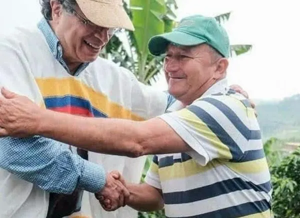 Petro ayudará a campesino afectado por el terremoto