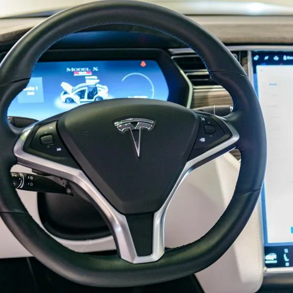 Tesla retirará 20.000 Model 3 y Model Y por faros demasiado brillantes: detalles