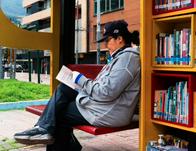 Bogotá cuenta con 11 Paraderos Paralibros Paraparques con wifi gratuito y energía solar ¡Detalles aquí! 