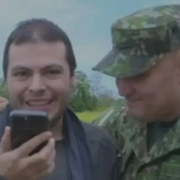 Momento en el que el empresario que estuvo secuestrado durante 11 meses llama a su mamá para decirle que fue liberado