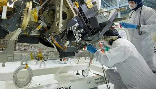 Un telescopio detecta dos agujeros negros a punto de fusionarse