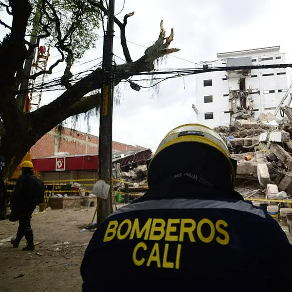 Buscan a cerca de 35 personas en escombros de conjunto Torres del Limonar, Cali