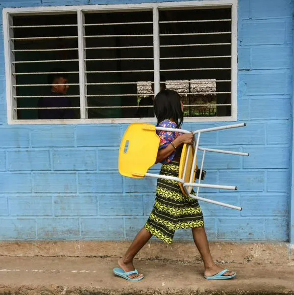 Conozca las medidas del Ministerio de Educación para garantizar la continuidad escolar de más de 400.000 estudiantes tras el terremoto. 