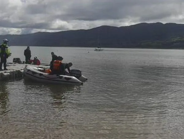 Buscan a una mujer desaparecida tras choque de lanchas en el embalse de Tominé