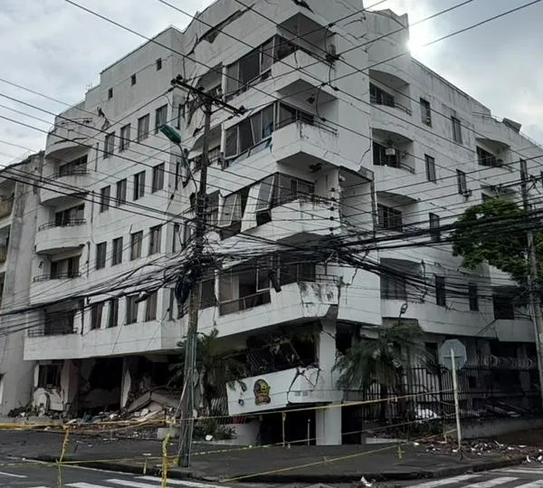 Habitantes del edificio Archinie piden ayuda tras graves daños estructurales