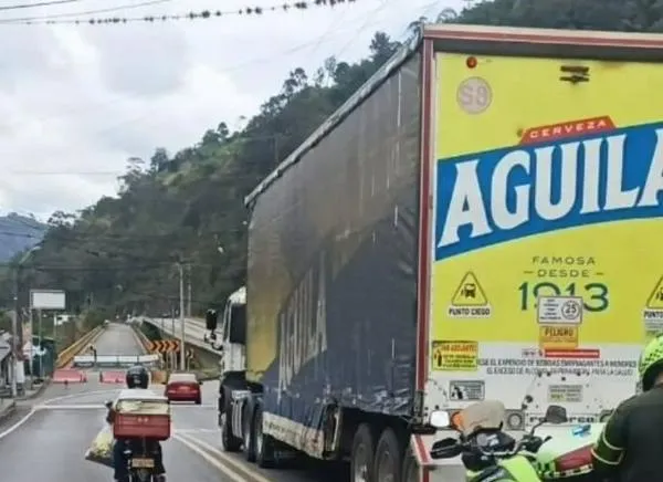 Motociclista murió tras ser arrollado por una tractomula en el Tolima