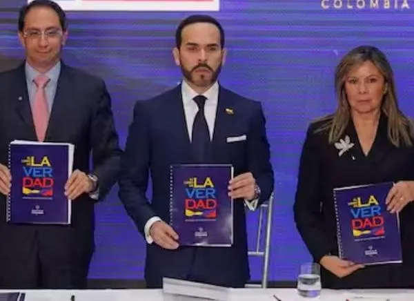 De La Espriella entrega informe sobre presunta corrupción de Petro