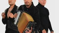 Pirotecnia explotó sobre el escenario y alcanzó a Los Inquietos del Vallenato: un cantante terminó quemado