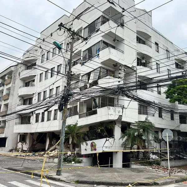 Edificio en Cali en Alerta: Los cambulos presencia de pipetas de gas