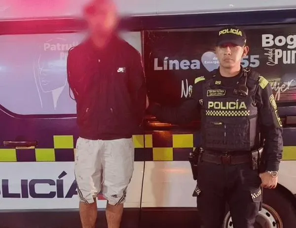 Capturado tras intentar robar un celular: quedó colgado de un articulado en la estación Quiroga 