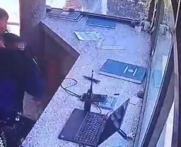 Hombre atacó con cuchillo a policía en CAI Galán y murió tras la reacción del oficial