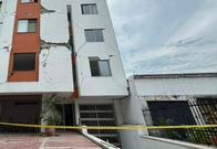 Edificios afectados y familias evacuadas en el barrio La Flora tras el terremoto