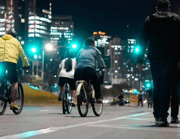¡La Ciclovía Nocturna tiene nueva fecha! Rueda por Bogotá en la noche de este jueves 27 de agosto de 2026  