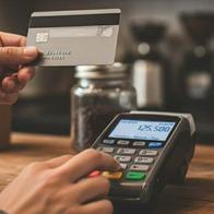 Buscan eliminar la retención en la fuente del 1,5 % en pagos con tarjetas de crédito y débito