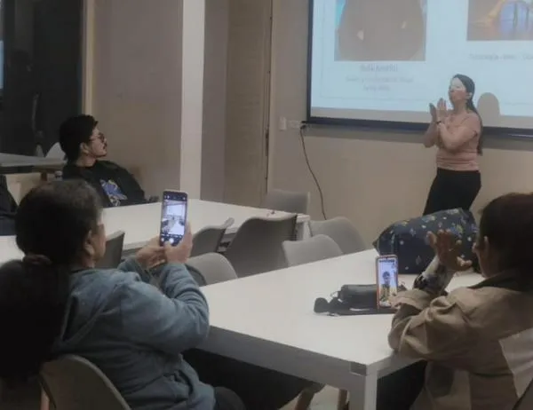 Público sordo: explora y crea en ´Bitácora Creativa: Fantasía de Artistas Sordas´ en CEFE Chapinero 