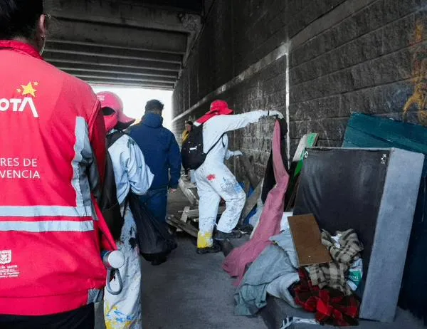 Operativo en la calle 26 deja espacios públicos recuperados y diez cambuches desmontados 