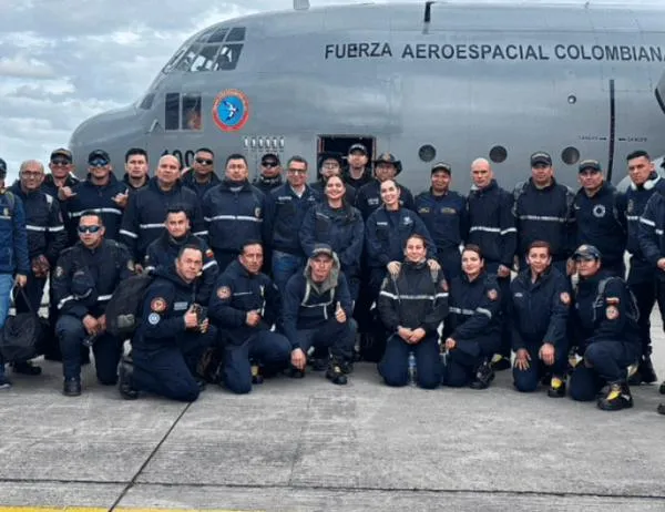 Alcalde Galán recibió a Bomberos de Bogotá que apoyaron labores de rescate en Cali tras terremoto 