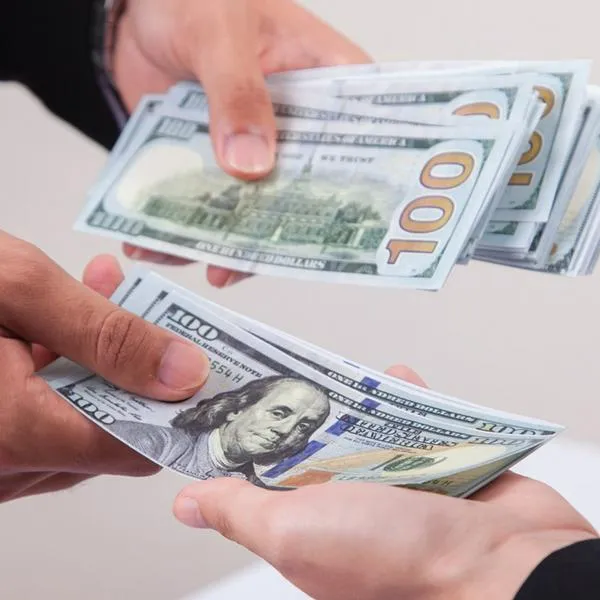 Dólar hoy volvió a bajar y se acerca a caer de 3.000; explican por qué sucedió