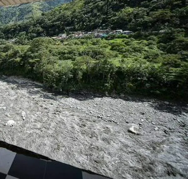 Derrumbes y crecientes en Guayabetal: piden ayuda urgente al Gobierno Nacional