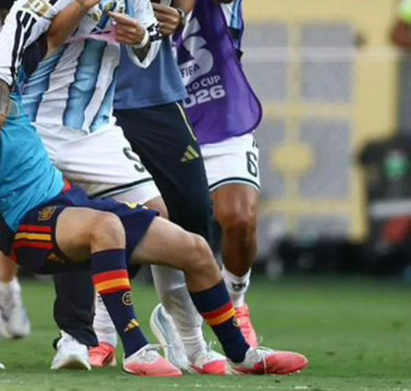 FIFA castiga con dureza a Argentina: Paredes recibe 10 fechas y Molina siete