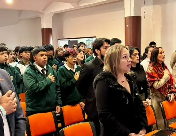 Foro Educativo de Los Mártires abordó los retos del uso responsable de la tecnología en las aulas 