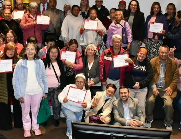  Más de 400 personas beneficiarias de Ingreso Mínimo Garantizado culminaron procesos de formación en alfabetización y marketing digital 