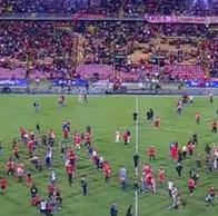 Conozca los detalles de los violentos disturbios, la invasión de cancha y la suspensión del partido entre Santa Fe y América en El Campín.