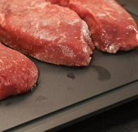 ¿Es mejor descongelar las carnes en la nevera, microondas o afuera?