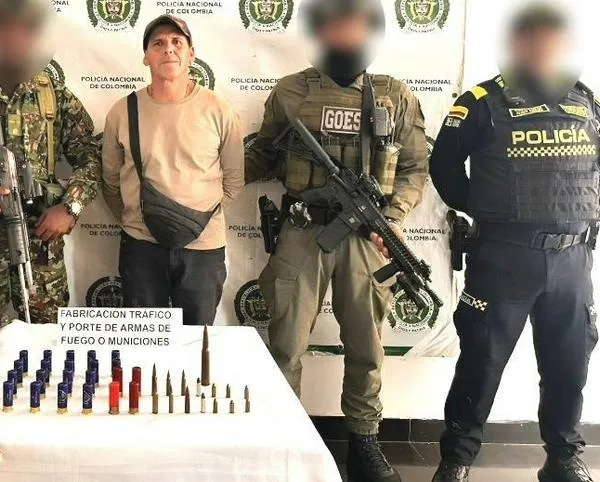 Lo cogieron con un arsenal