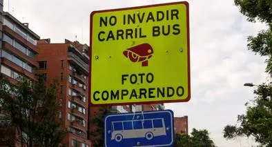 Conozca los puntos exactos donde operarán las nuevas cámaras de fotomultas en Bogotá, los detalles de la estrategia distrital y la polémica nacional. 