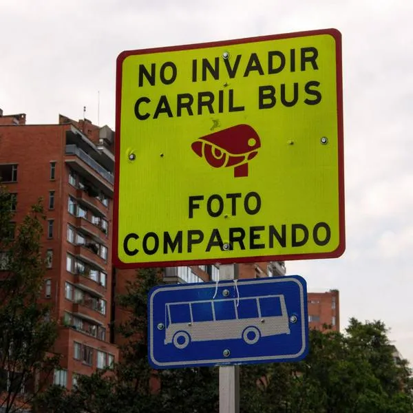 Conozca los puntos exactos donde operarán las nuevas cámaras de fotomultas en Bogotá, los detalles de la estrategia distrital y la polémica nacional. 