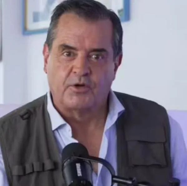 Conozca la respuesta del periodista Rafael Poveda ante las denuncias anónimas de acoso en su contra, su crítica a los medios y el uso de audios simulados. 