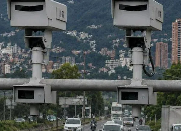 Gobierno revisará las fotomultas y cámaras de tránsito en Colombia