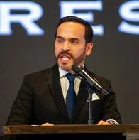 Retiran a coronel que acompañaba al presidente De la Espriella en un cargo