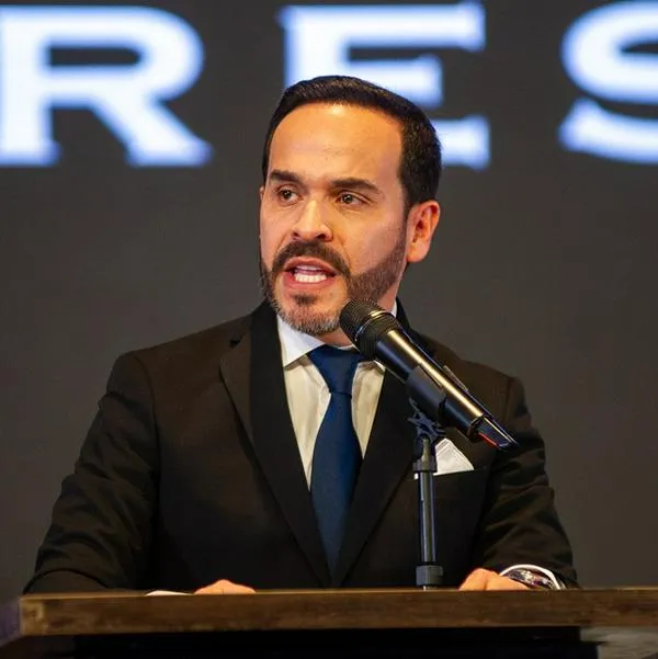 Retiran a coronel que acompañaba al presidente De la Espriella en un cargo