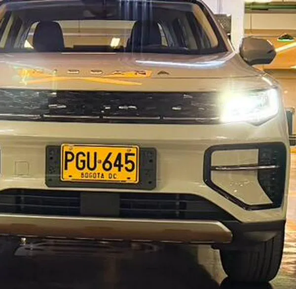 Bogotá se llena de carros eléctricos: el reto es adaptar redes, edificios y aseguradoras